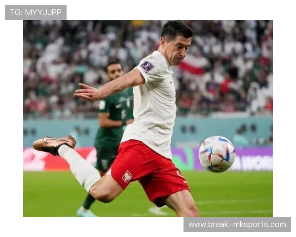 莱万多夫斯基展望2026世界杯：期待巅峰对决，助力波兰再创辉煌