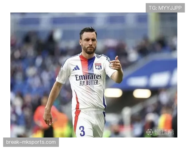 塔利亚菲科表现爆发，里昂新星吸引足坛关注