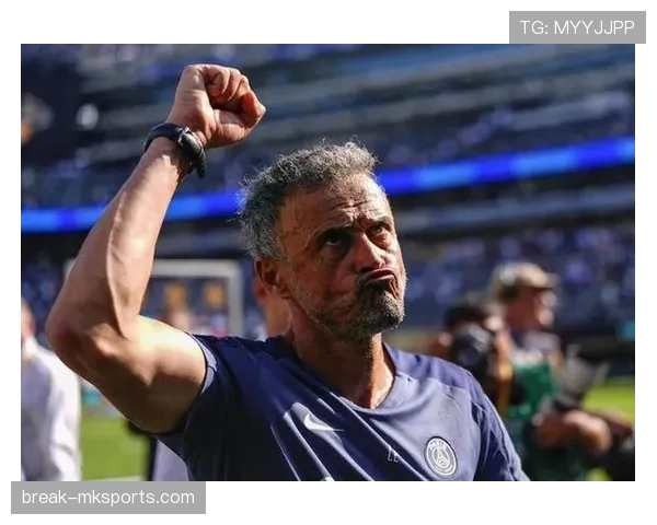 恩里克战术革新引领新风潮,助力年轻球员持续提升表现 恩里克战术革新引领新风潮,助力年轻球员持续提升表现